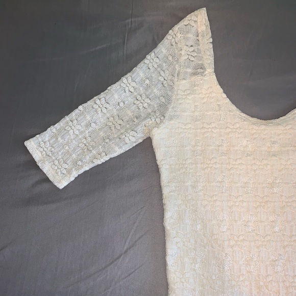 Hollister: Off The Shoulder Lace Croptop - Picture 2 of 4